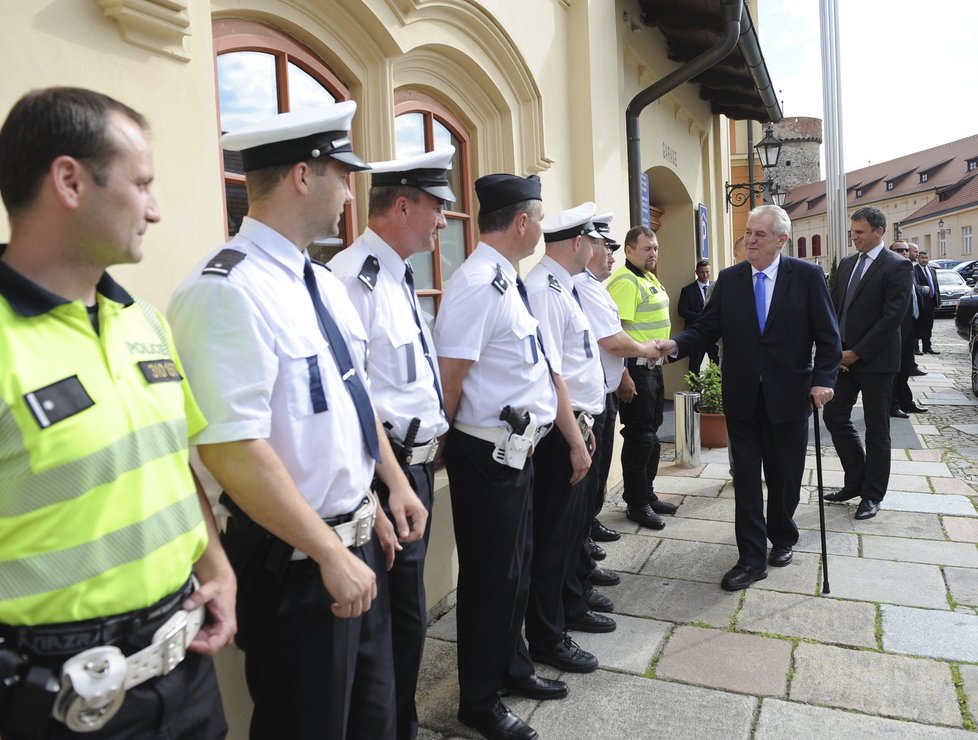 Miloš Zeman v Táboře: Rozloučení s dopravními policisty, kteří dělali doprovod prezidentské koloně