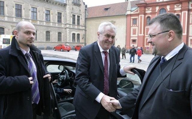 Miloš Zeman Jindřich Forejta na pozici šéfa hradního protokolu podržel.