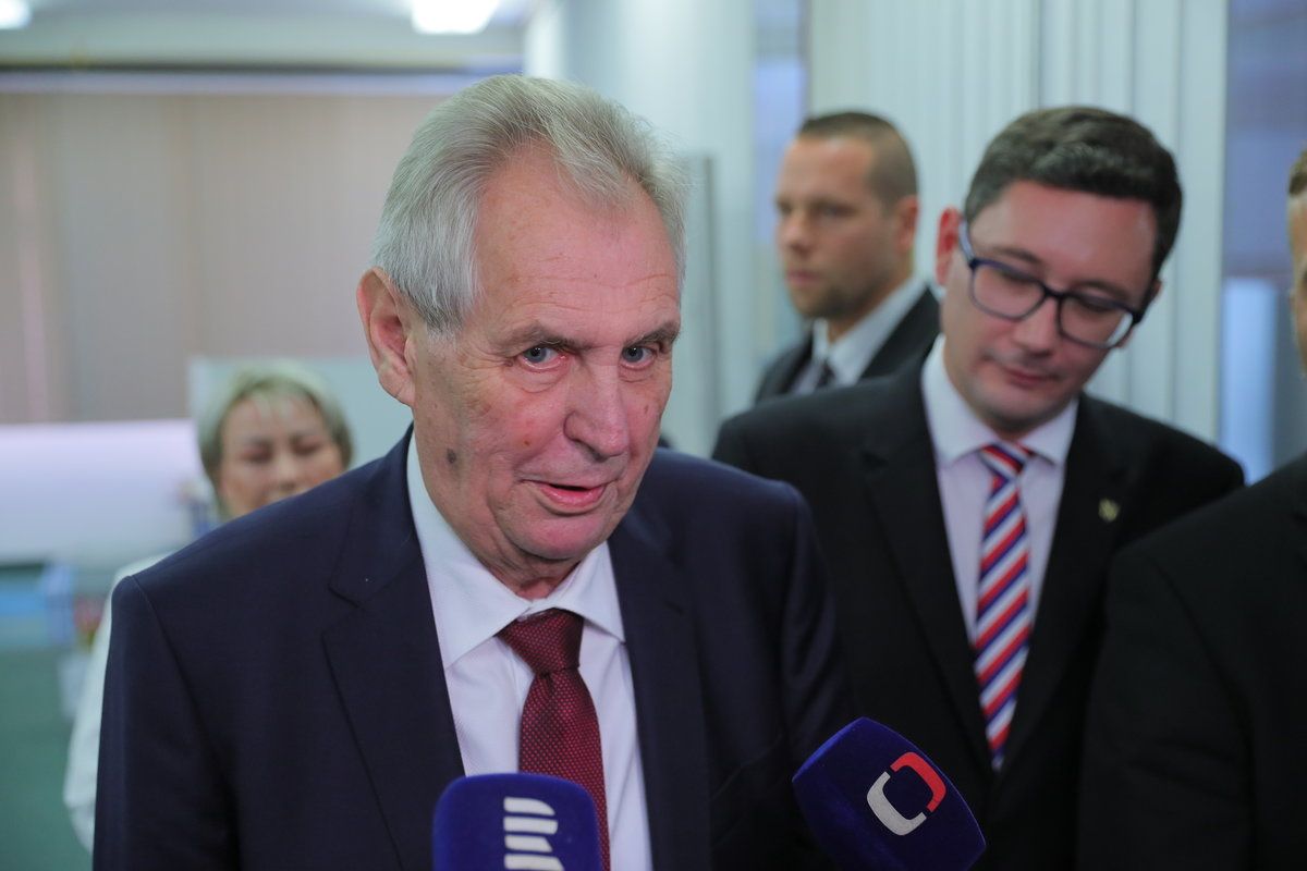 Prezident Miloš Zeman a jeho mluvčí Jiří Ovčáček