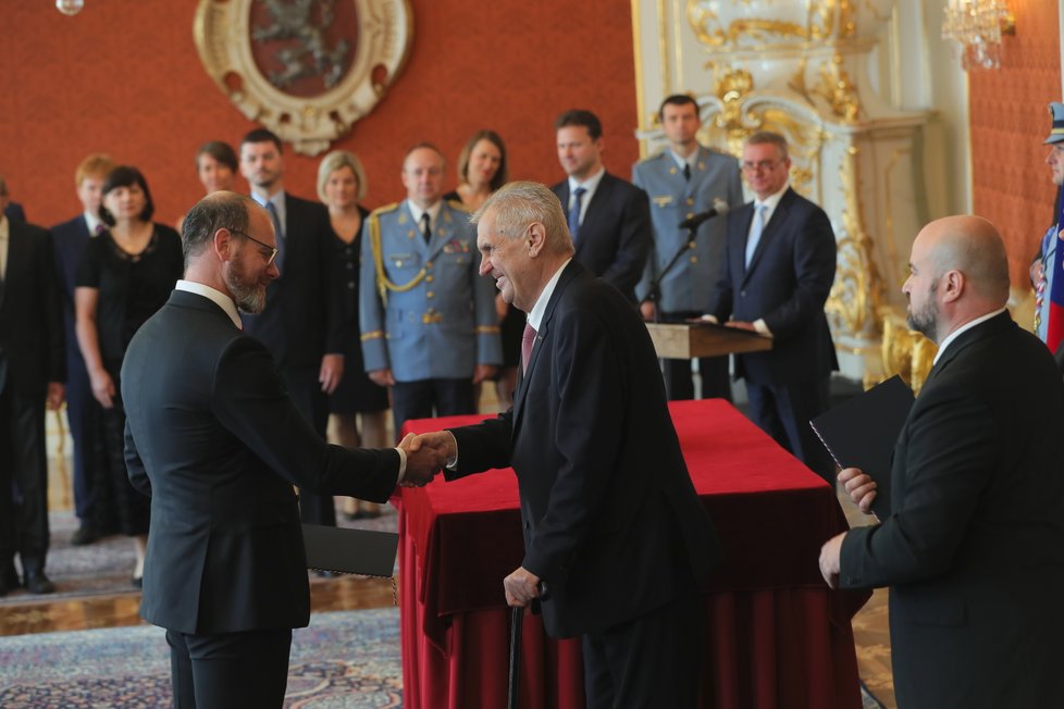 Prezident Miloš Zeman jmenoval vládu premiéra Andreje Babiše (ANO) (27. 6. 2018).