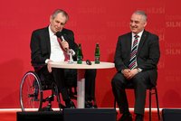 „Věřím, Pepo, že tuto výzvu přijmeš.“ Zeman před odboráři orodoval za Středulu na Hrad