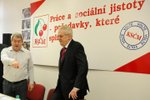 Pane kandidáte, tady se posaďte: Miloš Zeman s šéfem KSČM Vojtěchem Filipem ve stranickém sídle komunistů