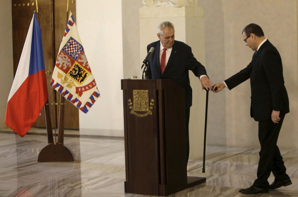 Miloš Zeman oficiálně oznámil svou druhou kandidaturu na prezidenta. Mluvil i o svém zdraví (10. března 2017).