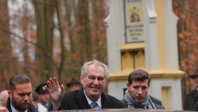 Žehnání nové kapličce se v Lánech zúčastnil i prezident Miloš Zeman.