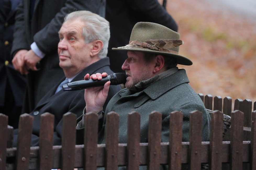 Miloš Zeman u kapličky v Lánech  (28.01.2020)