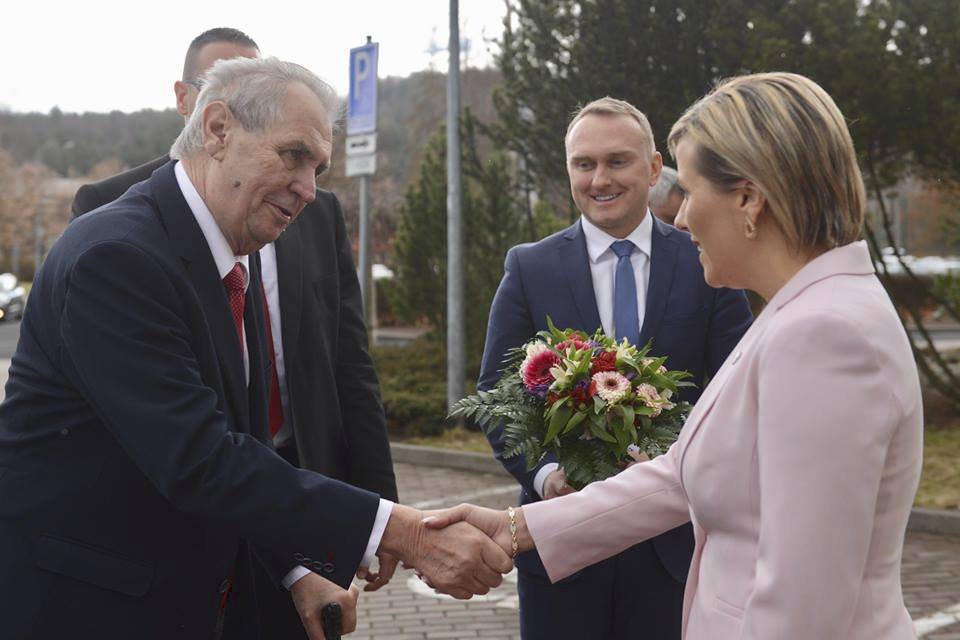 Přivítání Miloše Zemana hejtmankou Janou Mračkovou Vildumetzovou v Karlovarském kraji (19.3.2019)