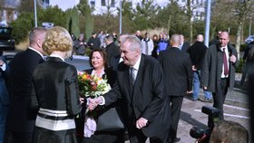 Prezident Zeman v Karlových Varech (březen 2016): Dorazil i s manželkou Ivanou