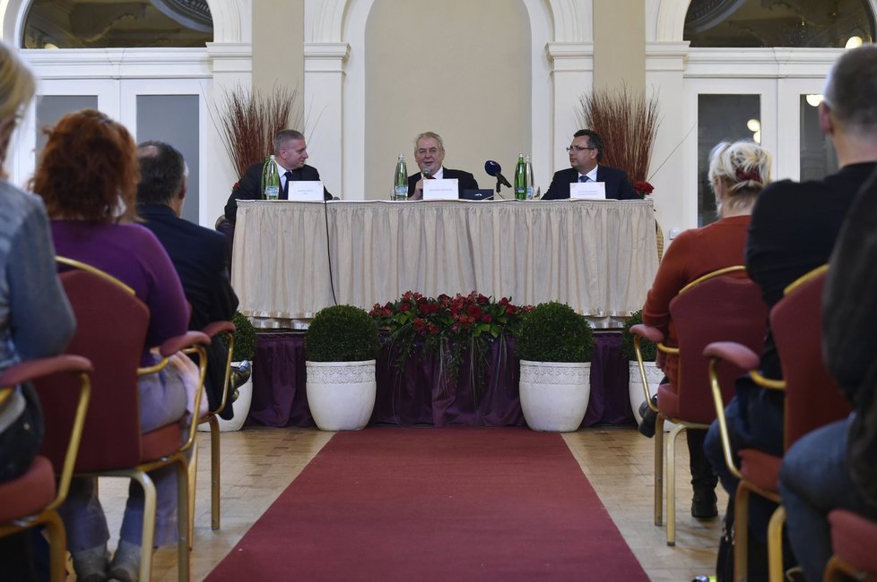 Prezident Miloš Zeman zavítal během návštěvy Karlovarského kraje i do Františkových Lázní.