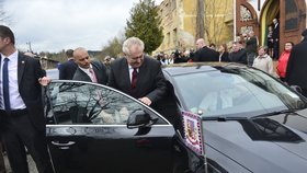 Miloš Zeman v nejzadluženější obci Prameny