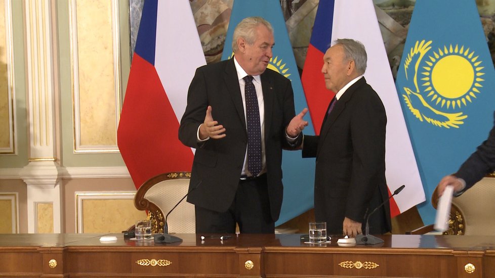 Miloš Zeman s nyní již bývalým prezidentem Kazachstánu Nazarbajevem