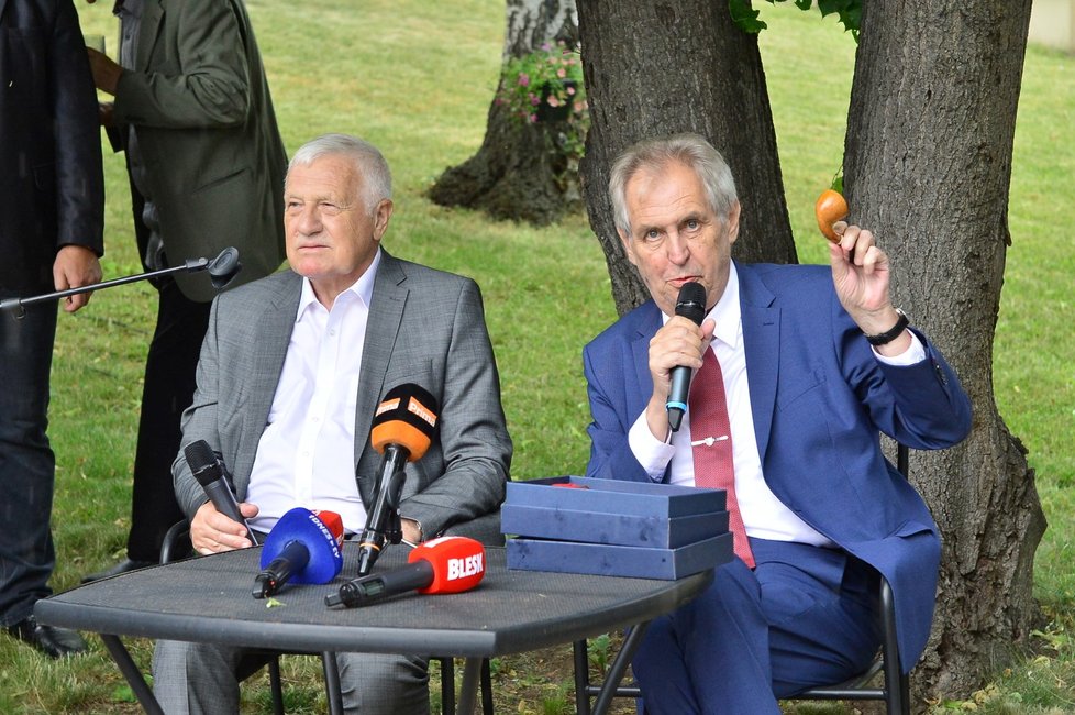 Prezident Miloš Zeman řeční na oslavě 78. narozenin bývalé hlavy státu Václava Klause (19. 6. 2019).
