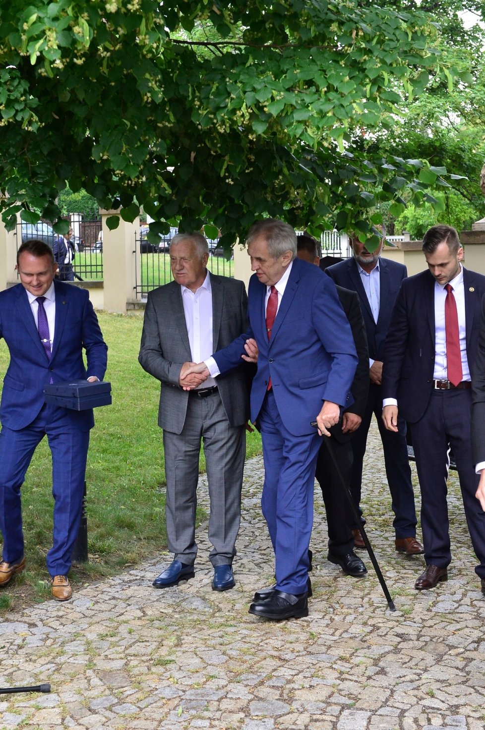 Prezident Miloš Zeman na oslavě 78. narozenin bývalé hlavy státu Václava Klause (19. 6. 2019)