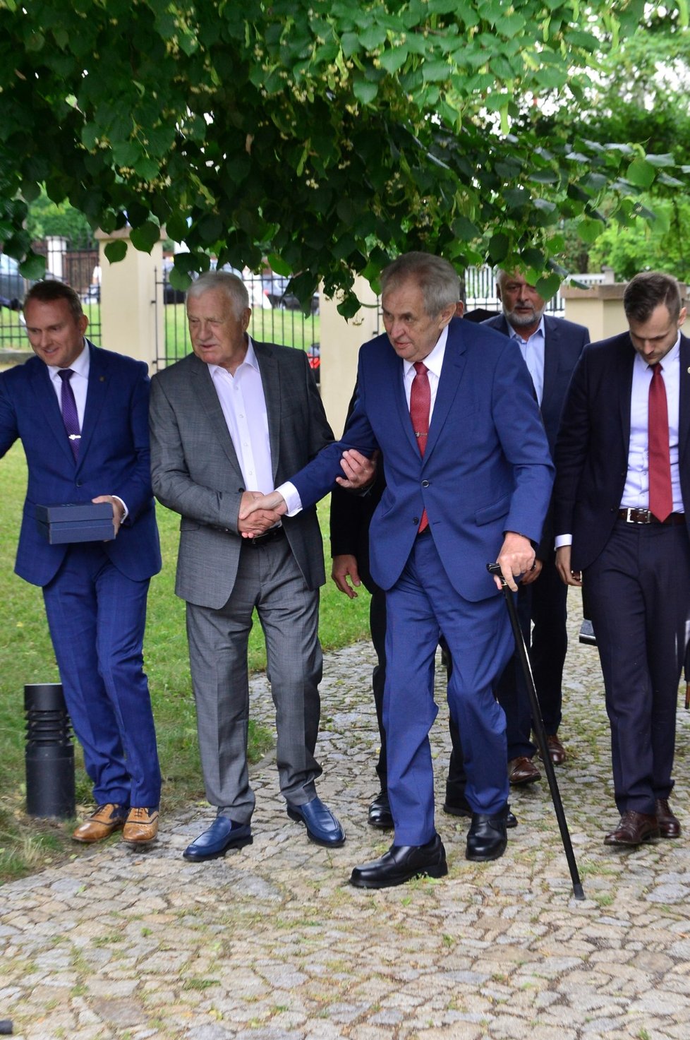 Prezident Miloš Zeman na oslavě 78. narozenin bývalé hlavy státu Václava Klause (19. 6. 2019)