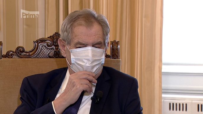 Zeman o koronaviru v Partii na Primě: Roušku si musel opravovat častěji, lezla mu i do očí