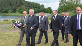 Prezident Zeman uctil památku studenta-hrdiny Petry Vejvody