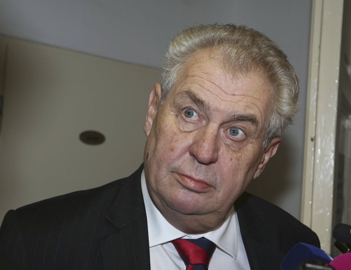 V prosinci 2012 byl Zeman před prezidentskou volbou žádat o podporu v sídle ÚV KSČM