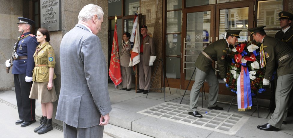 Před budovou Českého rozhlasu se uskutečnil pietní akt u příležitosti 68. výročí Květnového povstání českého lidu.