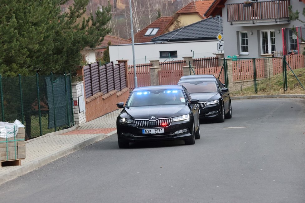 Miloš Zeman přijíždí do domu v Lánech. (7.3.2023)