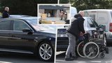 Zeman na obhlídce svého bungalovu: Manévry v Lánech a podrobná kontrola ochranky