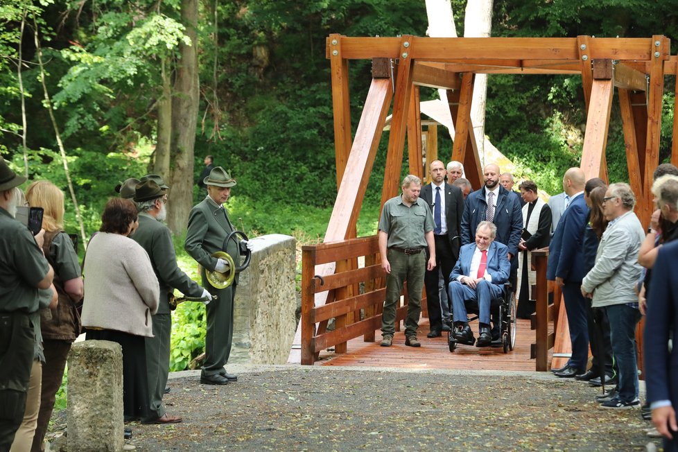 Prezident Zeman se účastnil slavnostního otevření opravené brány Lánské obory (13. 6. 2022)