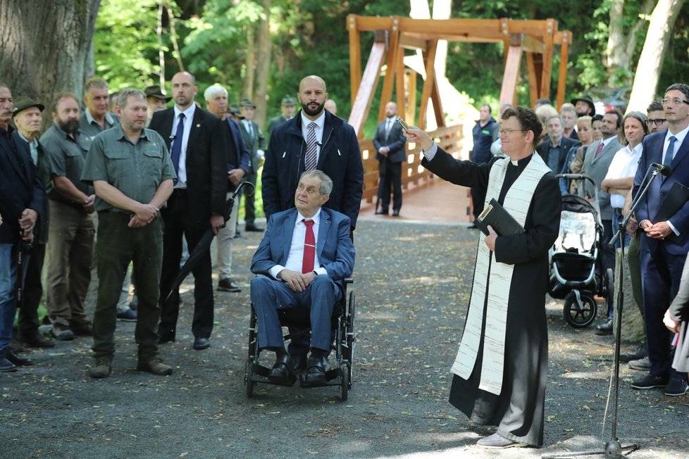Prezident Zeman se účastnil slavnostního otevření opravené brány Lánské obory (13.6.2022)