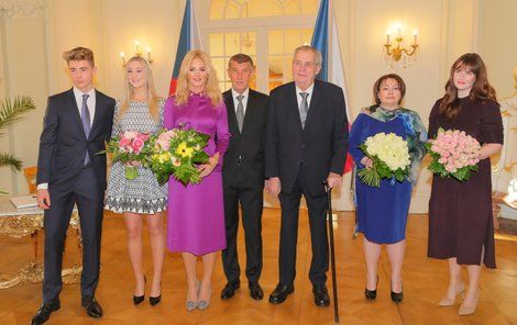 Novoroční oběd prezidenta Miloše Zemana s manželkou Ivanou a dcerou Kateřinou a premiéra Andreje Babiše s manželkou Monikou, dcerou Vivien a synem Frederikem 5. ledna 2020 na zámku v Lánech.