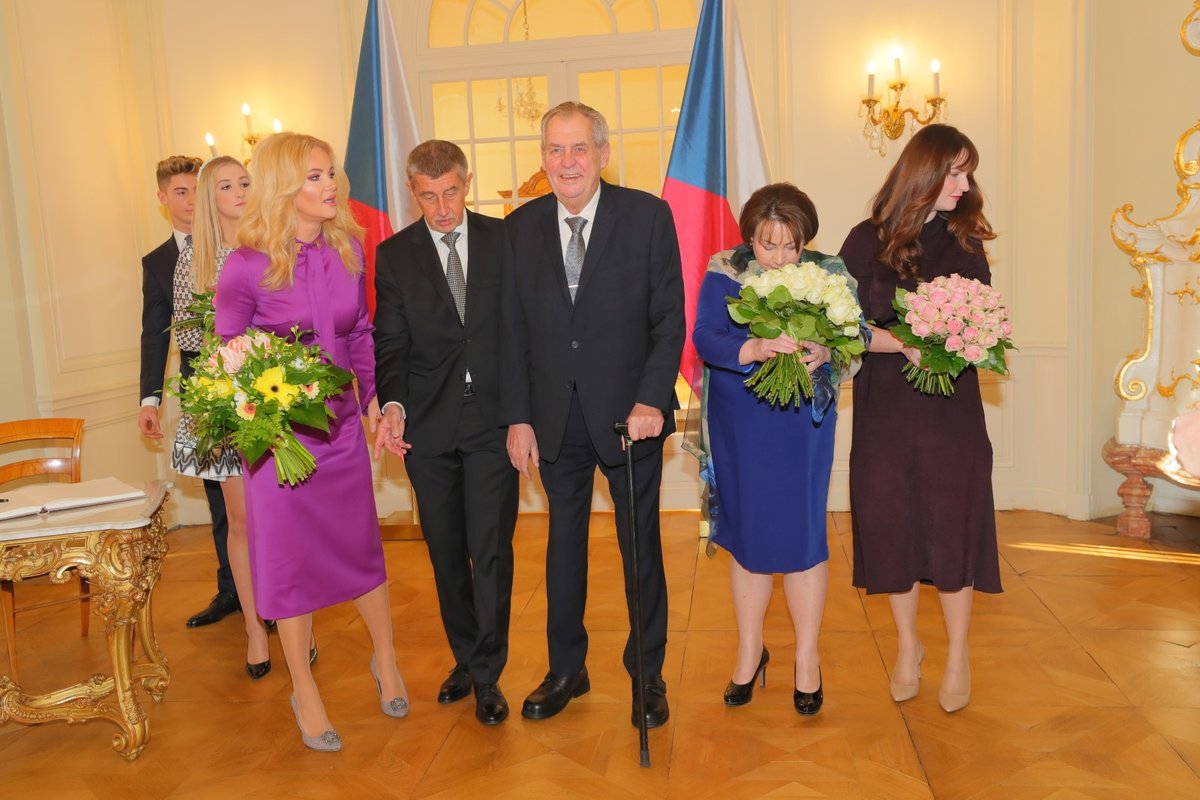 Prezident Miloš Zeman pozval k novoroční tabuli kromě premiéra a manželek také děti.