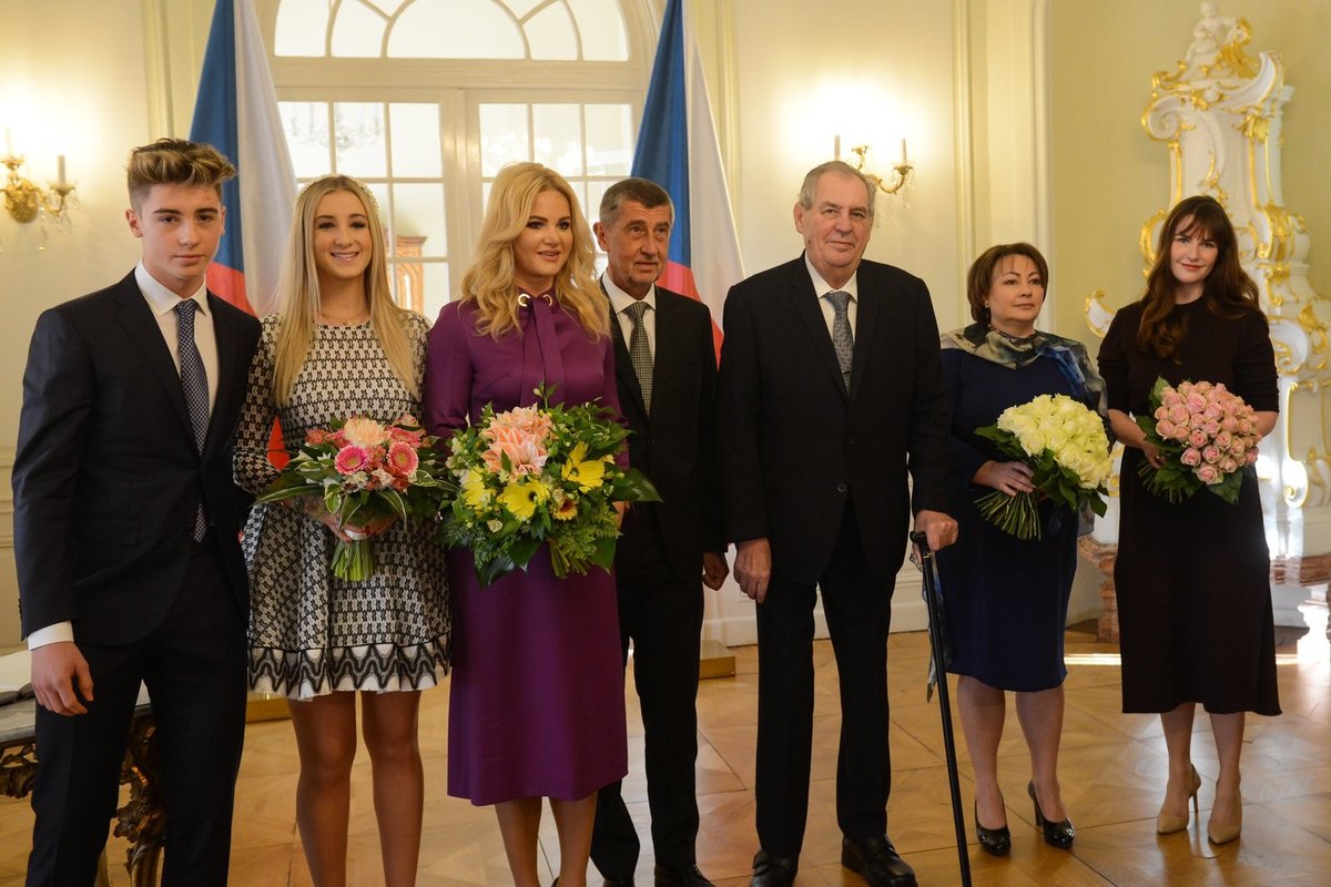 Rodiny prezidenta Miloše Zemana a premiéra Andreje Babiše v Lánech.