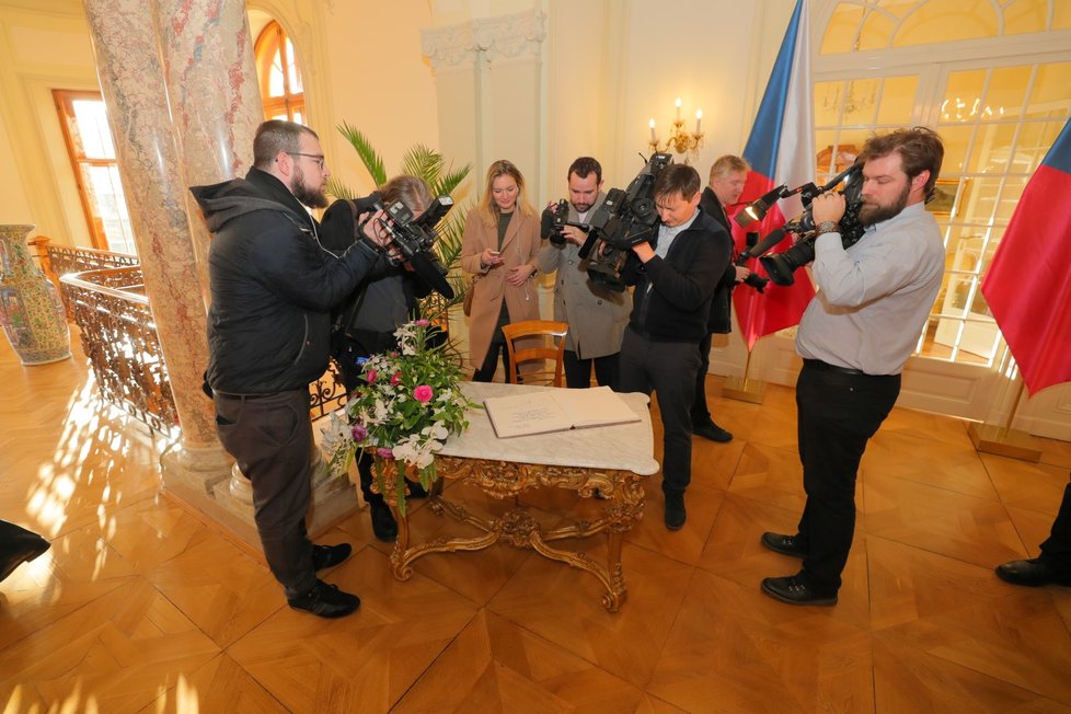 Prezident Miloš Zeman pozval k novoroční tabuli kromě premiéra a manželek také děti