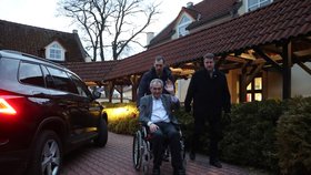 Prezident Miloš Zeman na vánoční party se svými spolupracovníky z Hradu (19.12.2023)