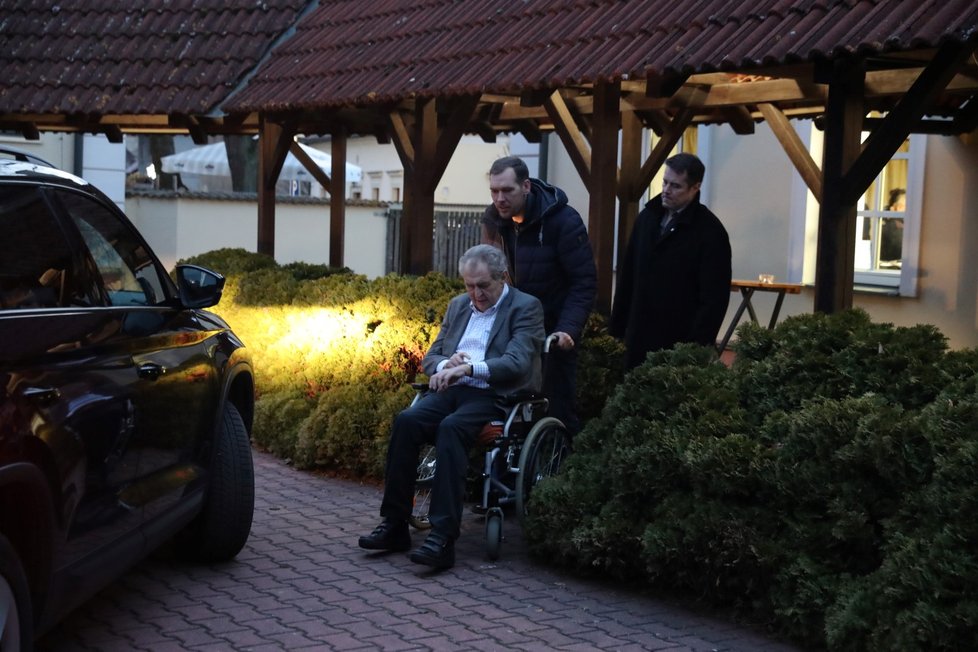 Prezident Miloš Zeman na vánoční party se svými spolupracovníky z Hradu (19.12.2023)