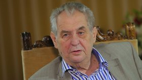 Prezident Miloš Zeman své zahraniční protějšky obdarovává často hodinkami, porcelánem nebo křišťálem