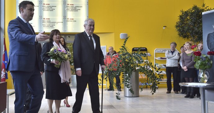 Únor 2016: Prezident Miloš Zeman opět vyrazil do Libereckého kraje, doprovodila ho první dáma Ivana