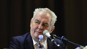 Prezident Zeman v Tanvaldu během návštěvy Libereckého kraje