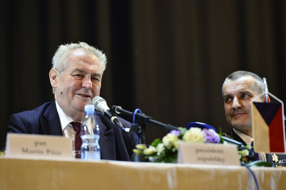 Prezident Zeman v Tanvaldu během návštěvy Libereckého kraje