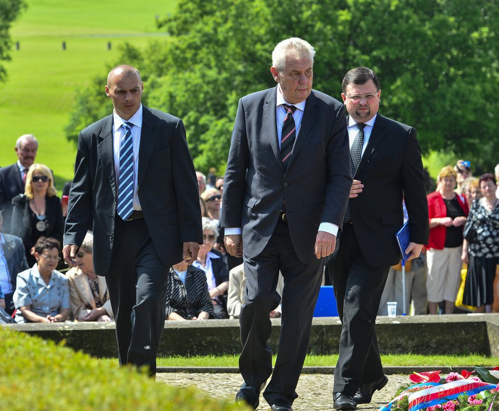 Prezident Miloš Zeman při dnešní pietní vzpomínce k 71. výročí od vyhlazení Lidic nacistickými vojáky varoval před nacismem.