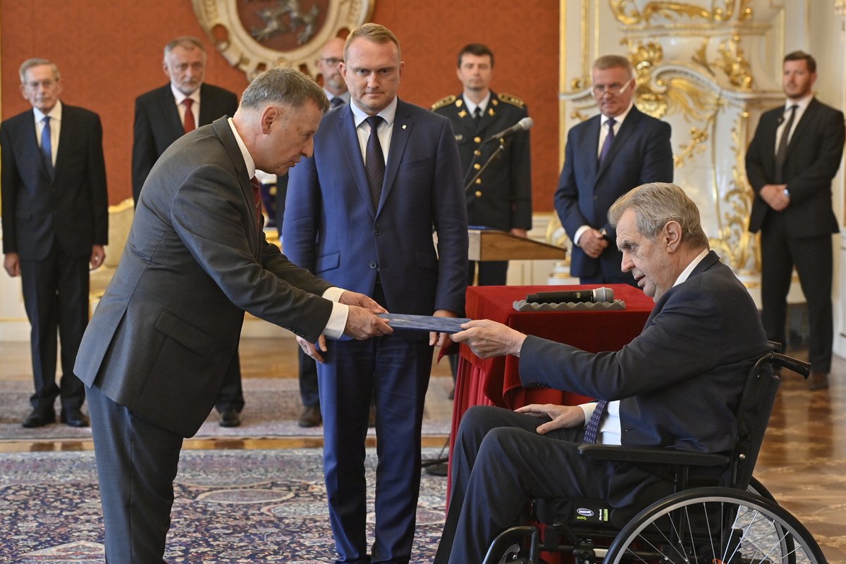 Prezident Zeman jmenoval Vladimíra Balaše (STAN) novým ministrem školství (29.6.2022)