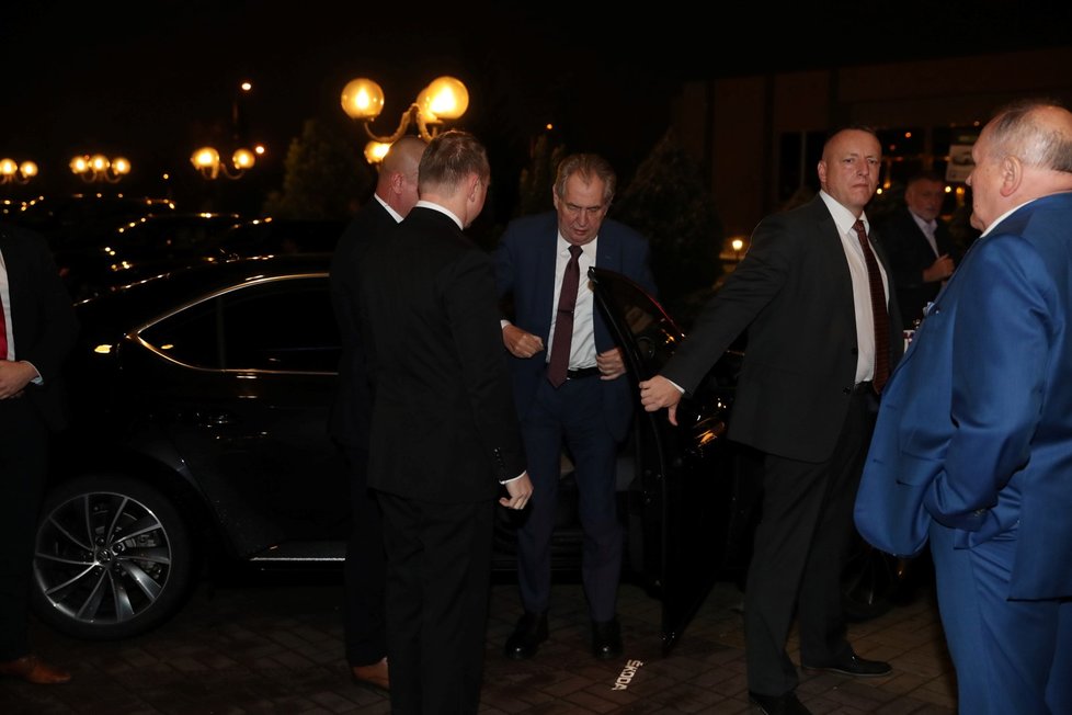 Na oslavu někdejšího ministra Miroslava Grégra dorazil i prezident Miloš Zeman.