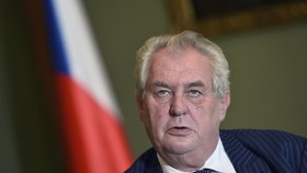 Miloš Zeman je proti nošení muslimských šátků.