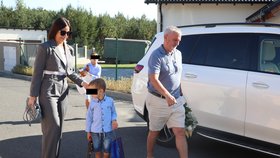 Exprezidentovi Zemanovi přijel popřát bývalý kancléř Mynář s manželkou Alex a syny (28.9.2023)