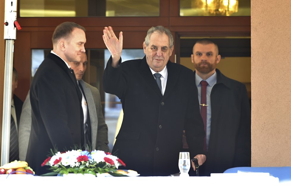 Miloš Zeman během diskuze s obyvateli města Kraslice na Sokolovsku. Navštívil jej druhý den své návštěvy Karlovarského kraje společně s Aší (20.3. 2019)