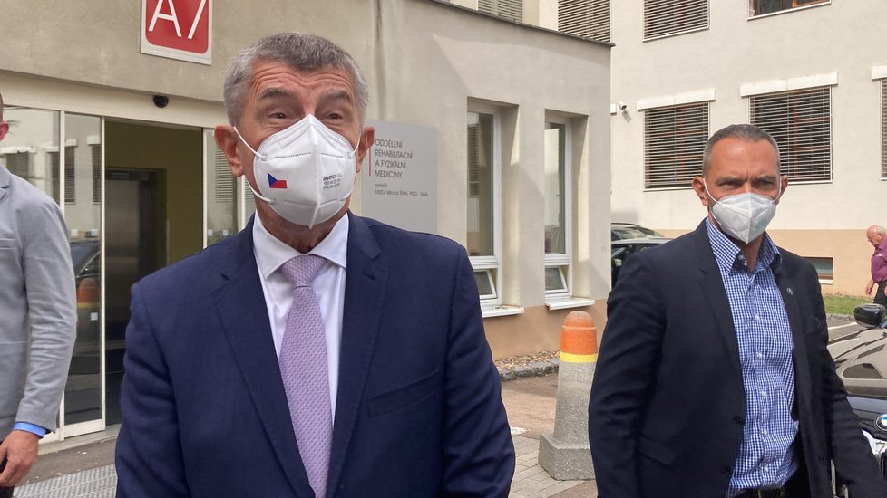 Premiér Andrej Babiš v Ústřední vojenské nemocnici.