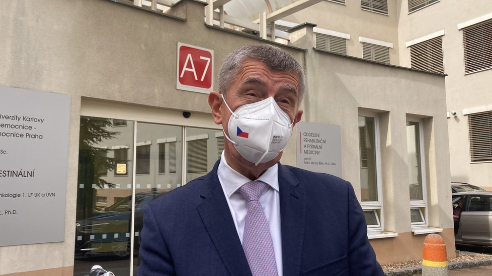 Premiér Andrej Babiš v Ústřední vojenské nemocnici.