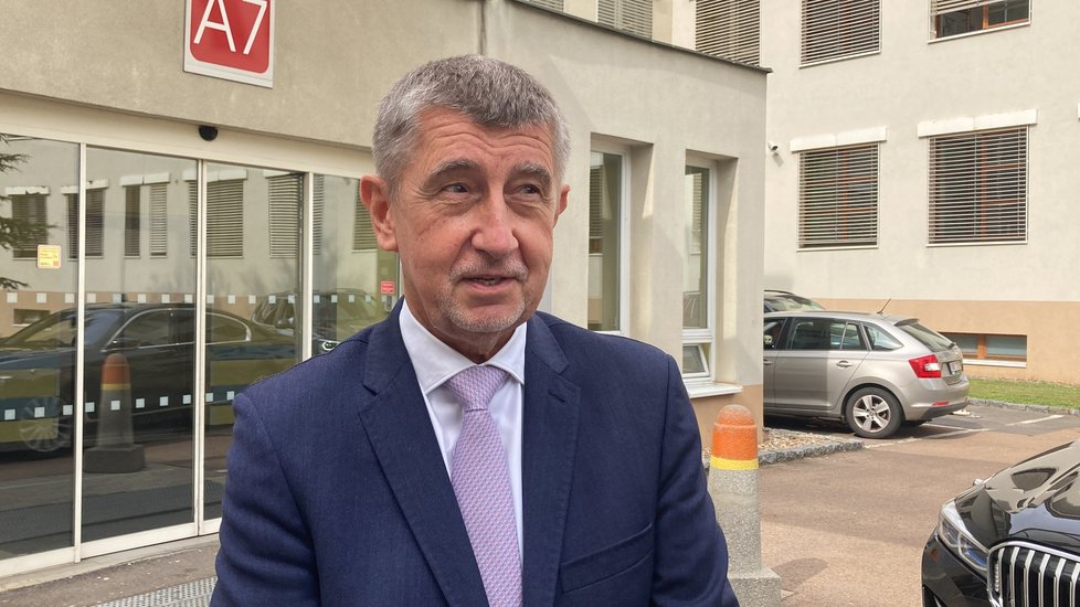 Premiér Andrej Babiš v Ústřední vojenské nemocnici.