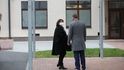 První dáma Ivana Zemanová s protokolářem Vladimírem Krulišem. První dáma Ivana Zemanová s protokolářem Vladimírem Krulišem.
