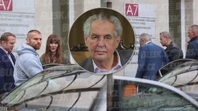 Prezident Zeman zamířil dobrovolně na vyšetření do nemocnice, doprovodila ho dcera Kateřina (24. 9. 2019)