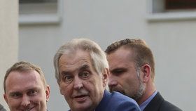 Miloš Zeman nastoupil 17.10.2019 znovu do nemocnice. Na čtyři dny. Doprovodila ho dcera Kateřina