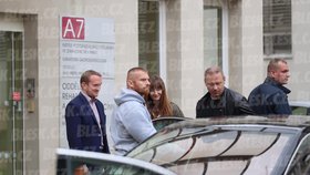 Prezident Zeman zamířil dobrovolně na vyšetření do nemocnice před několika týdny,  doprovodila ho dcera Kateřina. (24.9.2019)