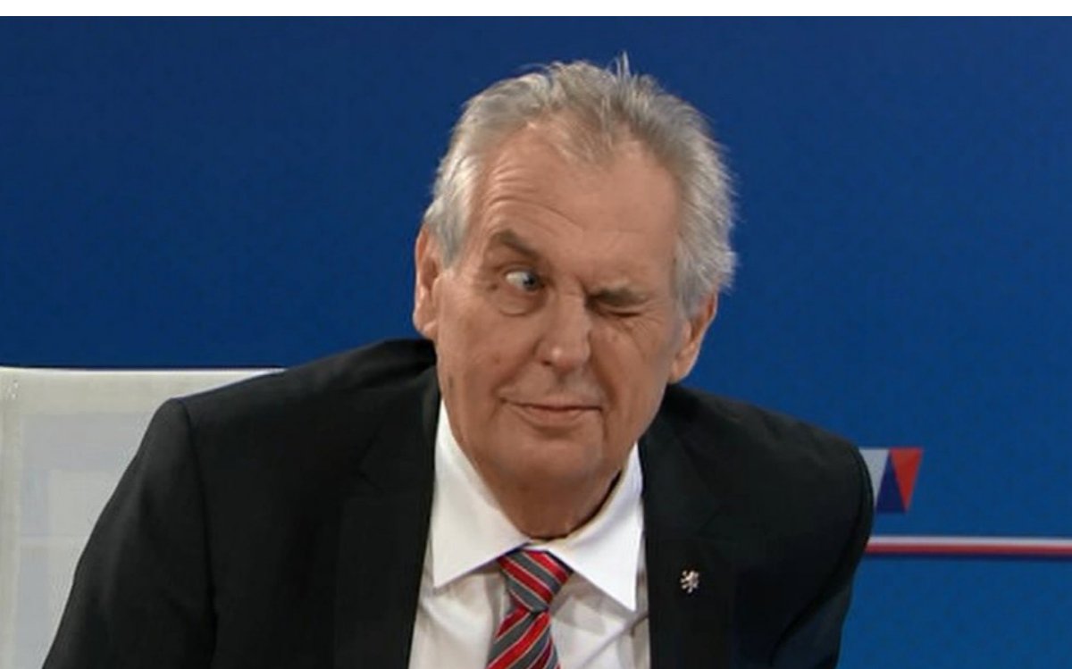 Miloš Zeman na TV Nova a mrknutí na Raye Korantenga během rozhovoru