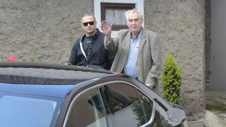 Odstoupí Miloš Zeman z prezidentské volby? Zdeněk Škromach možná opět rozvlní stojaté vody ve svém bazénku 